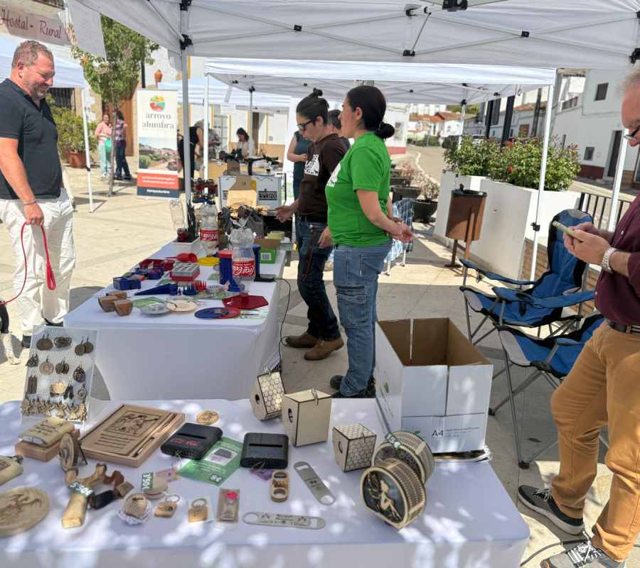 Arroyomolinos de León se vuelca con la producción local y artesana de la Sierra de Huelva