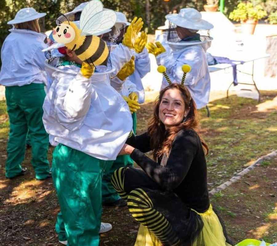 Ofelia Escaño, una emprendedora fuerte y activa como sus abejas