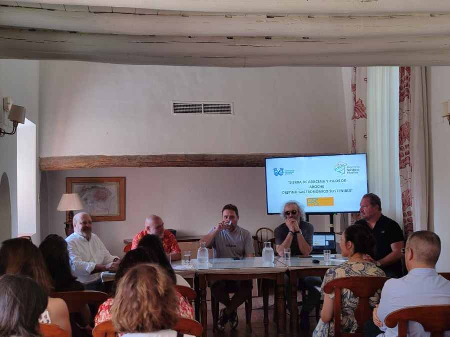 Ir a "SierraAlimenta Huelva participa en la jornada sobre Gastronomía Sostenible en la Sierra de Aracena y Picos de Aroche"